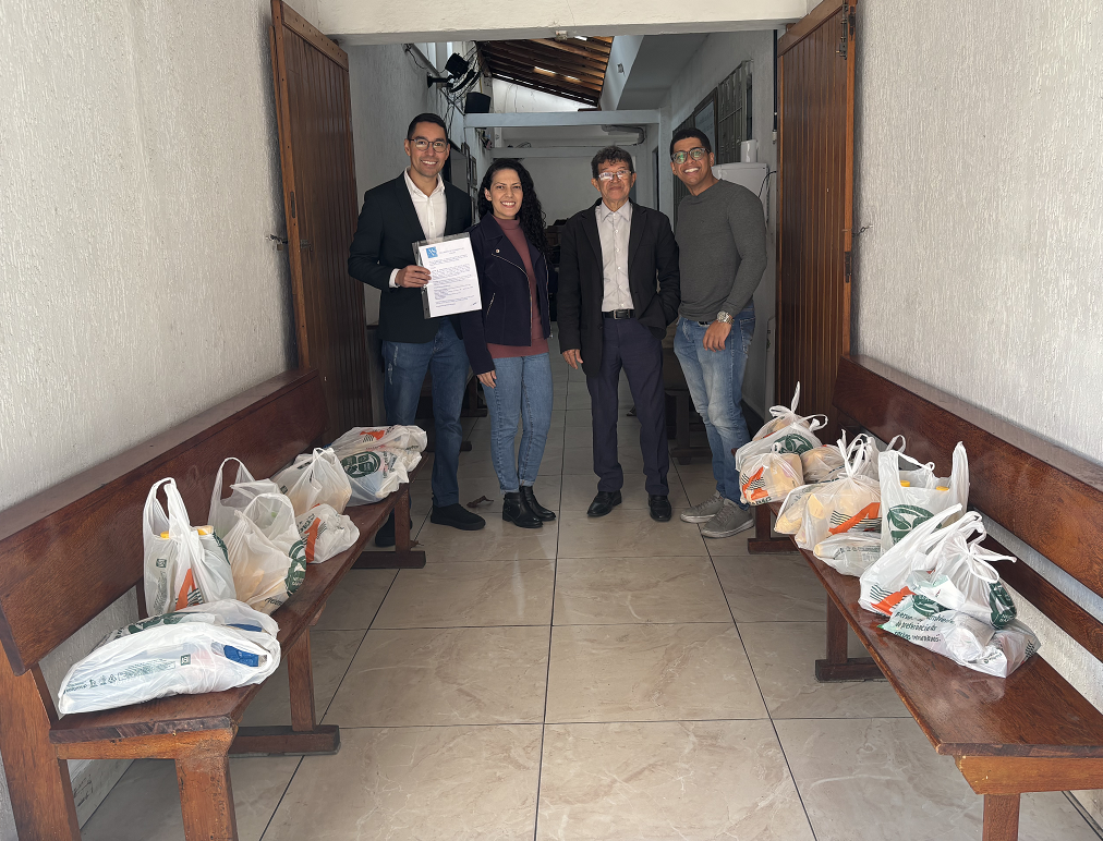 Foto com AMPLO SABER E MONTE SINAI.png